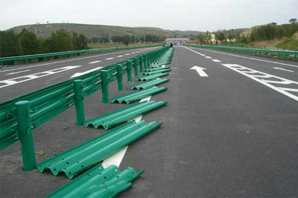 白山波形护栏的维护与管理确保道路安全的关键步骤
