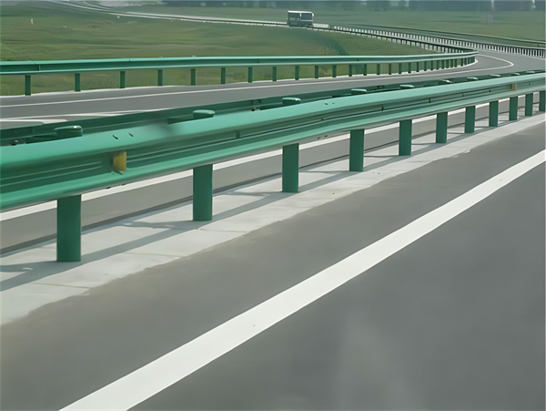 白山波形梁护栏在高速公路的应用